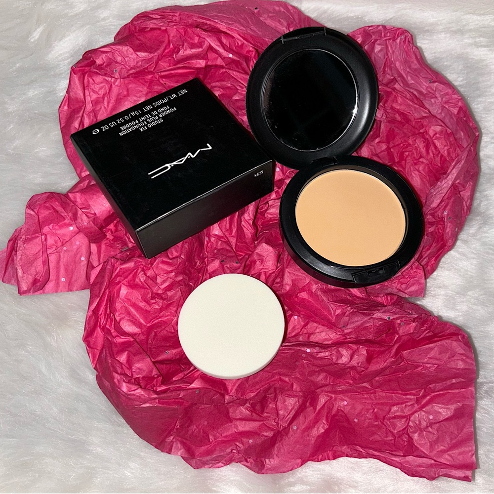 🔥 New Mac Studio Fix Powder Foundation NC25 🔥